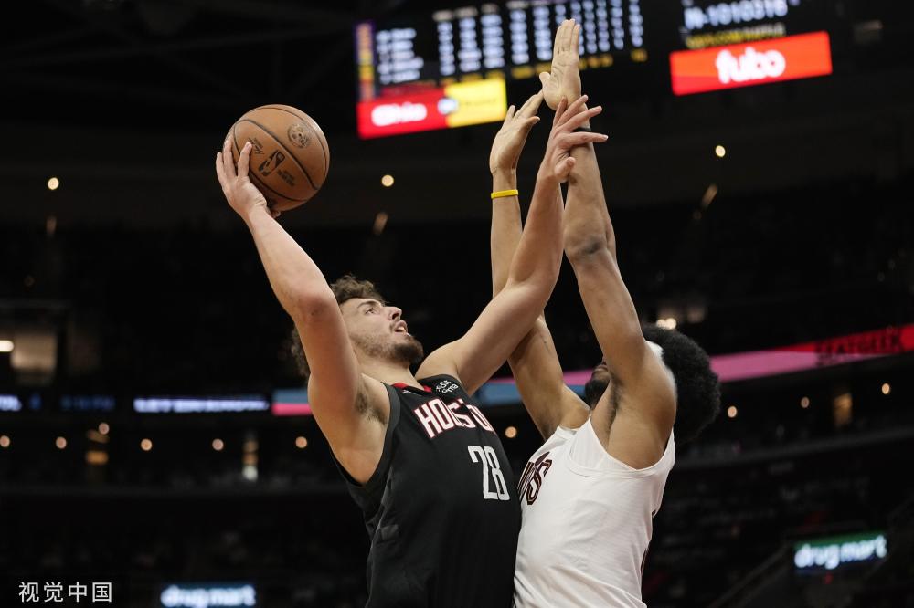 滕哈格帶隊十一人：狹路相逢八人抗戰！.