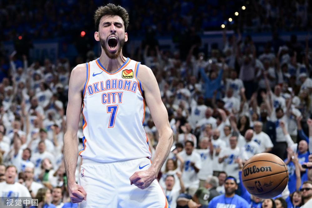 名场面｜日本光头称重现场故意找茬，敖日格勒被激怒，一回合轻松拿下.